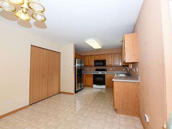3rd image of 1116 N Oakwood Dr
