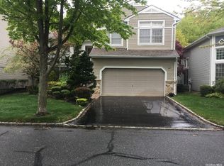 132 Sagamore Dr, Plainview, NY 11803