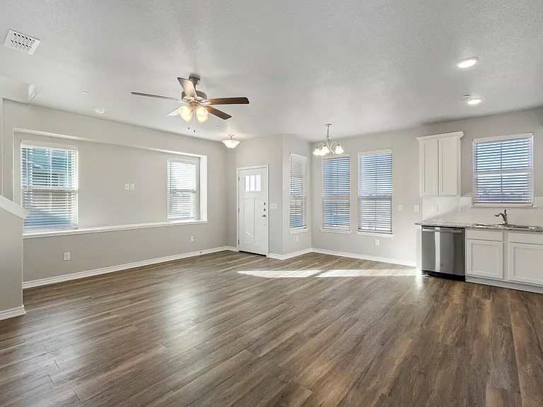 7635 Stonehollow Dr #7635 — Photo 7