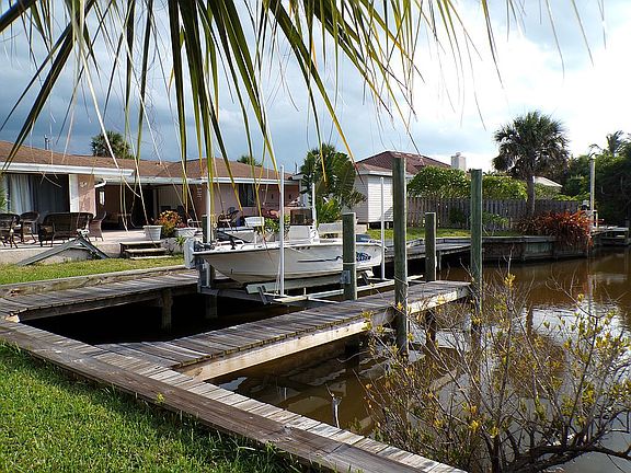 Boat Dock w/ 5000 lb lift