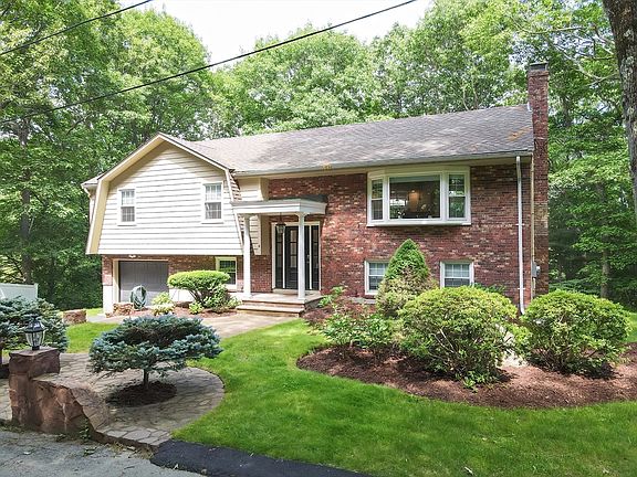 2nd image of 4 Hawkes Ln