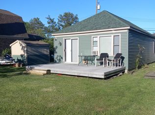 46121 Edgewater Dr, Chesterfield, MI 48047