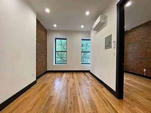 760 Putnam Avenue image 1 of 6
