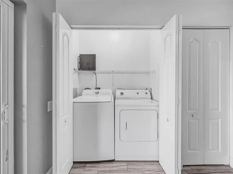 6127 Bayside Key Dr — Photo 38