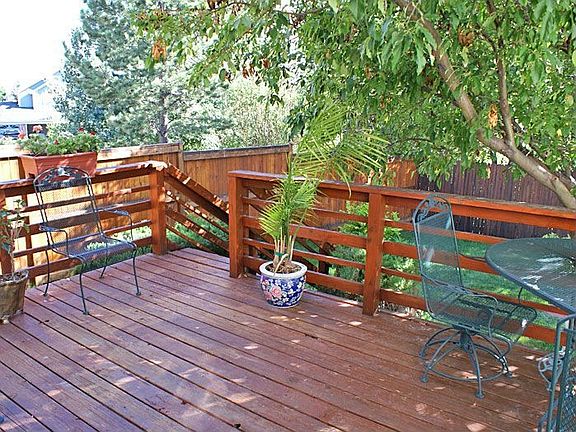 Huge Deck - Great for entertaining!