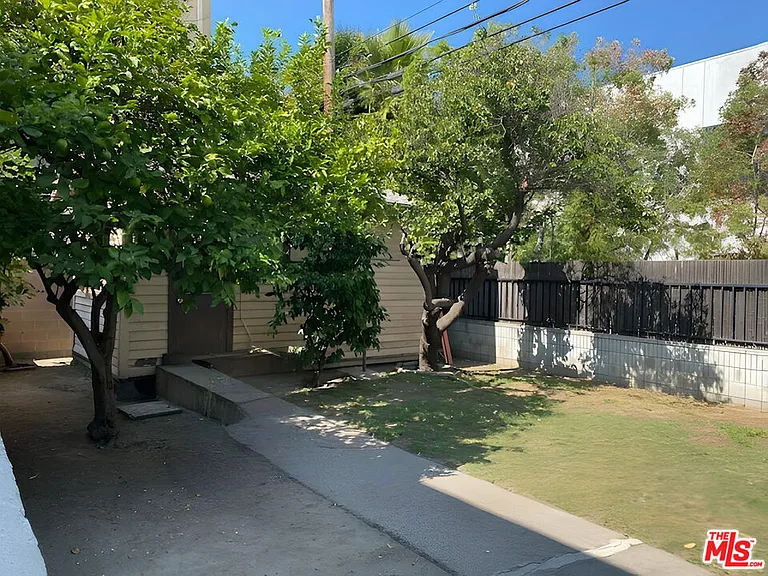 345 Burchett St — Photo 14