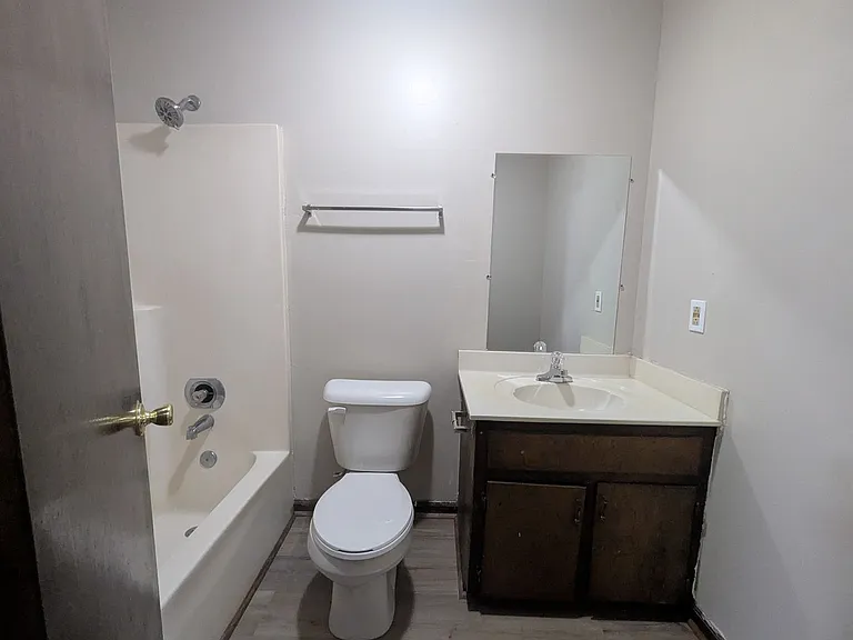 315/317 Rustwood Dr — Photo 6