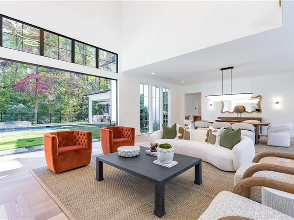 1057 Davis Dr NW, Atlanta, GA 30327
