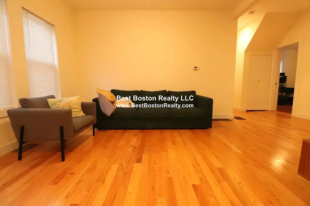 3 bed, 2.0 bath, 1500 sqft, $4,200 — Photo 2
