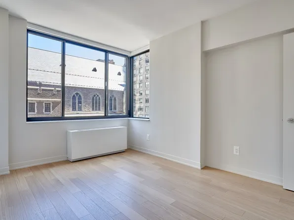 1 Columbus Place image 8 of 29