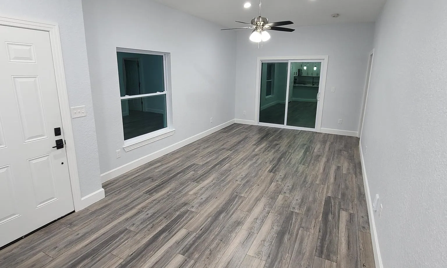 3 bed, 1250 sqft, $2,200 — Photo 4