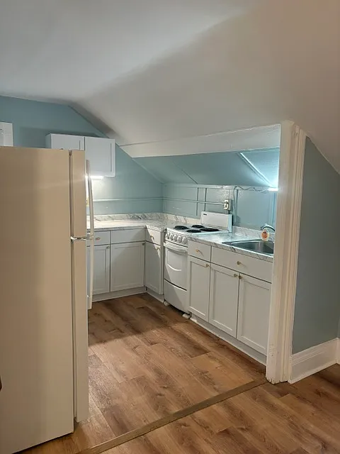 4 bed, 1100 sqft, $1,800 — Photo 3