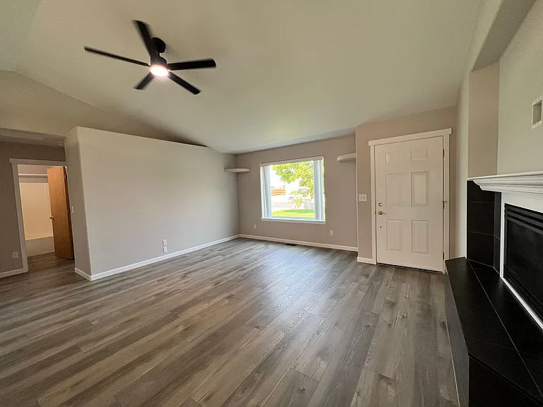 1351 Yost Cir NE — Photo 15