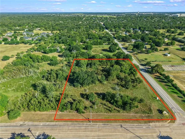 1201 Foxfire Dr, College Station, TX 77845