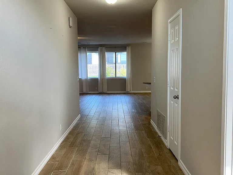 1112 Vanderbilt Cir — Photo 3