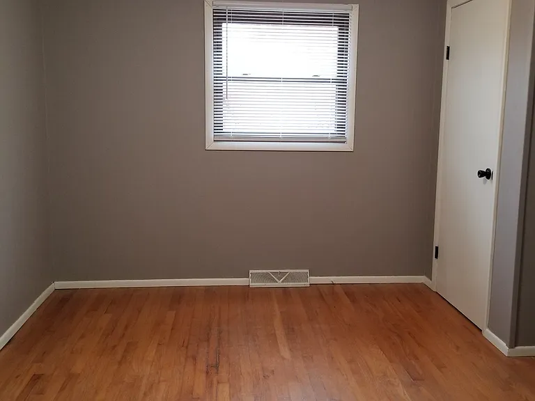 2003 Rebecca St — Photo 16