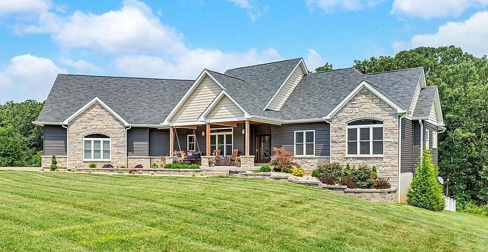 1st image of 270 Lake Forest Dr
