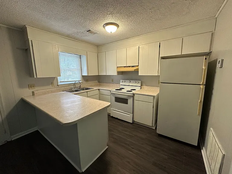 136 Tyrone Blvd #136 — Photo 2