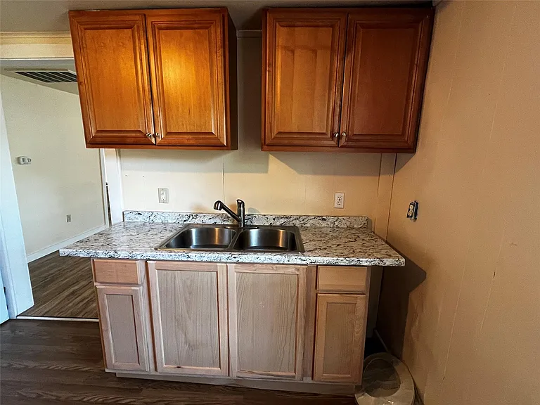 102 E Carrie Manor St — Photo 2