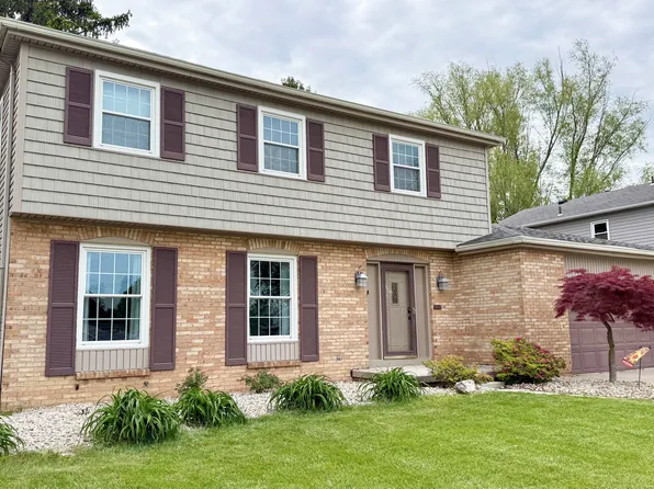 1215 Eastland Dr, Oregon, OH 43616