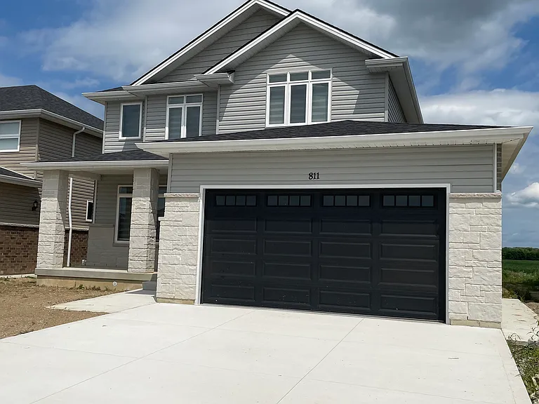 811 Keil Dr S — Photo 3