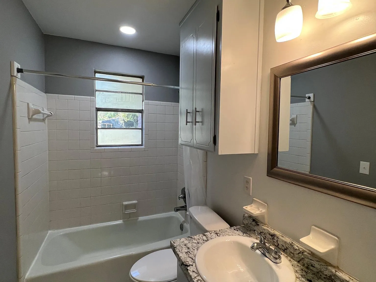 2 bed, 1000 sqft, $1,395 — Photo 2