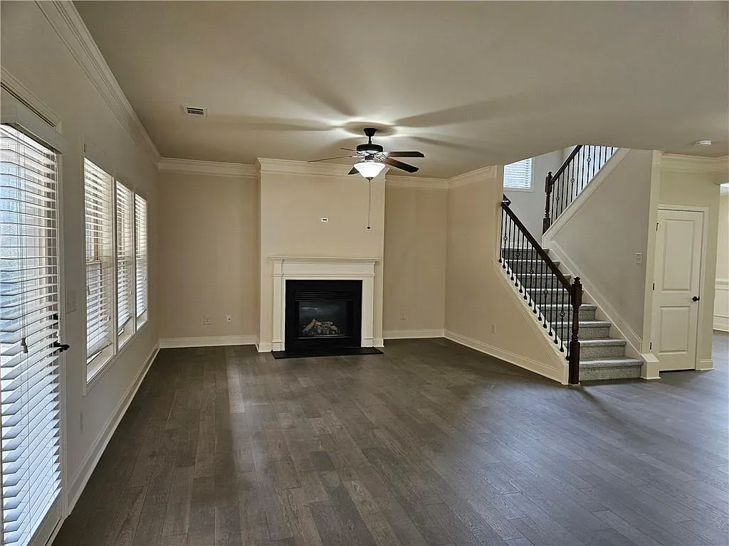 5 bed, 4.0 bath, 3225 sqft, $3,700 — Photo 3