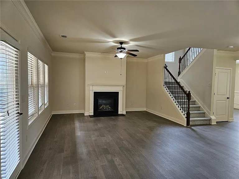 3155 Stonecrest Dr — Photo 3