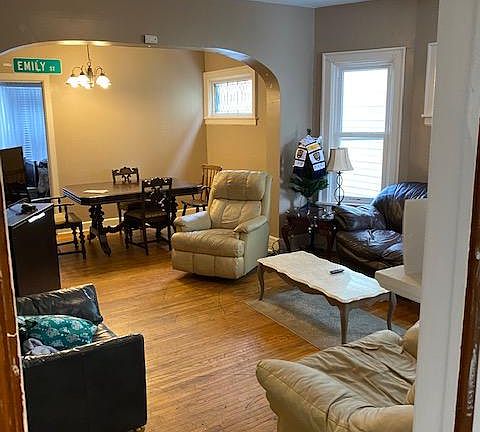 5th image of 35 Hughes Ave