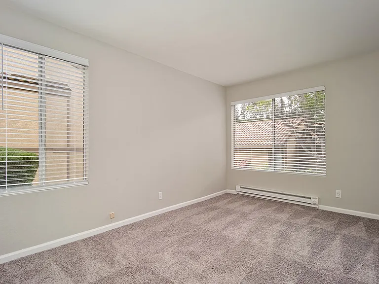 St. Charles Oaks Apartments — Photo 11