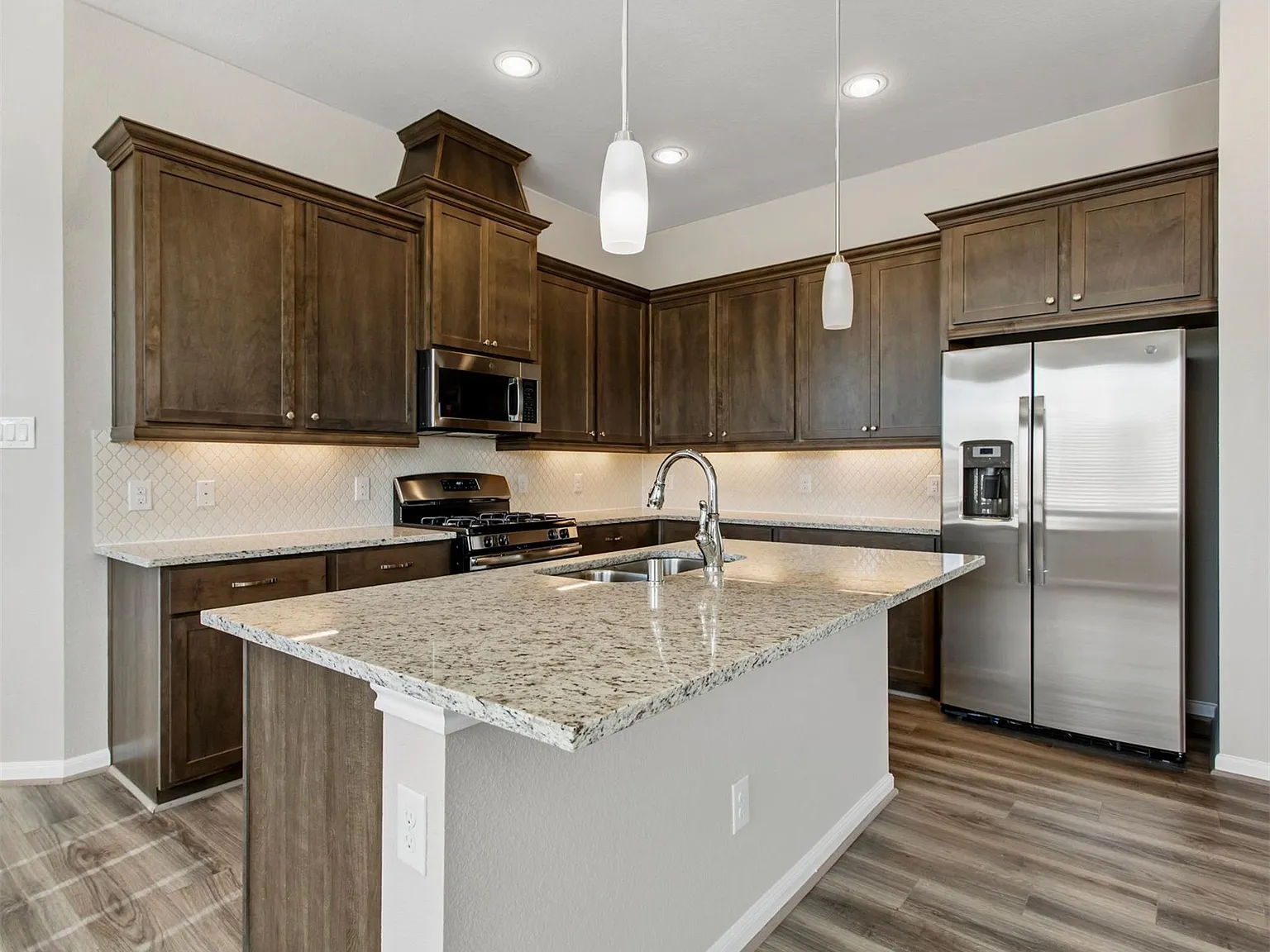 3 bed, 2.5 bath, 1907 sqft, $2,350 — Photo 4