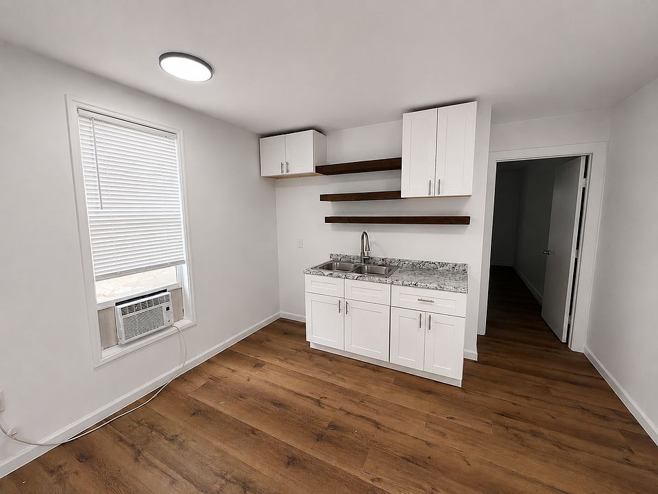 1st image of 620-622 N Austin St #1