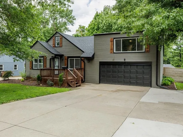 1244 70th St, Windsor Heights, IA 50324