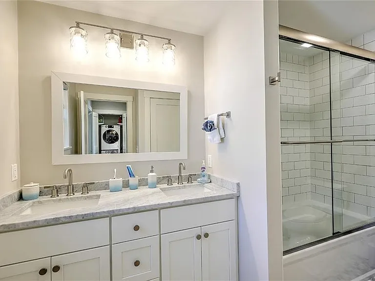 137 Rosebriar Ave — Photo 28