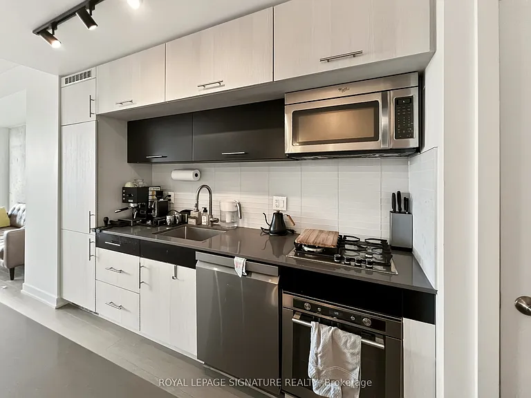 205 Manning Ave #501 — Photo 10