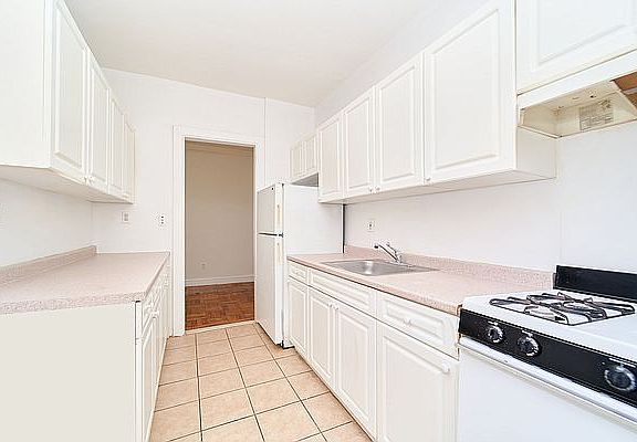 4th image of 56 Bennett Ave #3I