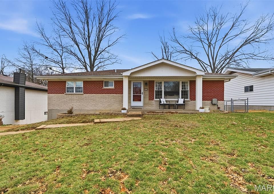 1st image of 1030 Camelot Gardens Dr