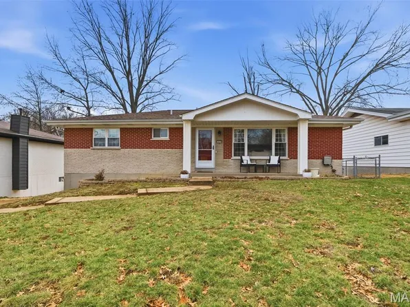 1030 Camelot Gardens Dr, Saint Louis, MO 63125