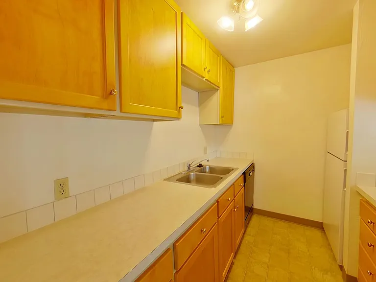 Hess Apartments — Photo 16