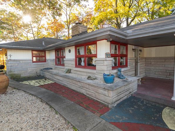 1230 Hillcrest Rd, South Bend, IN 46617
