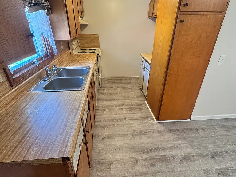2 W Main St #5 — Photo 1