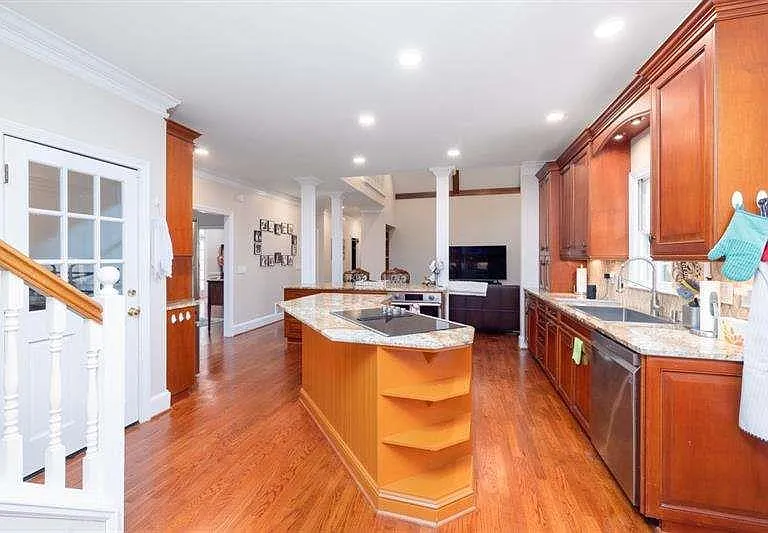 160 Clipper Bay Dr — Photo 9
