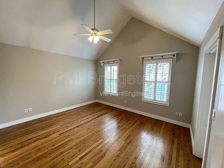 10235 NW Edgewood Dr — Photo 17