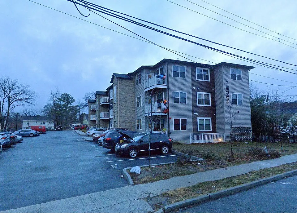 15 Bethune Blvd #103