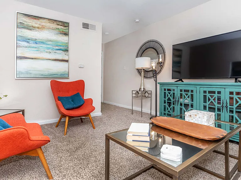 Royal Wildewood Manor Apartments — Photo 28
