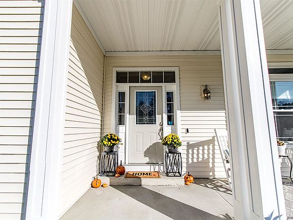 3rd image of 10 Parkside Trl