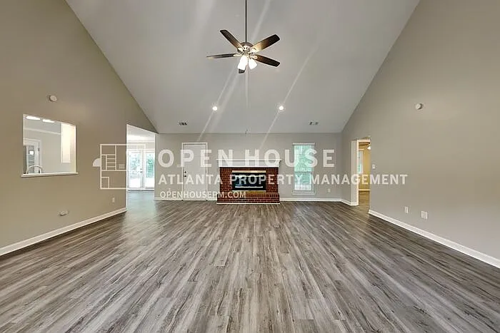 3 bed, 2.0 bath, 2601 sqft, $2,095 — Photo 3