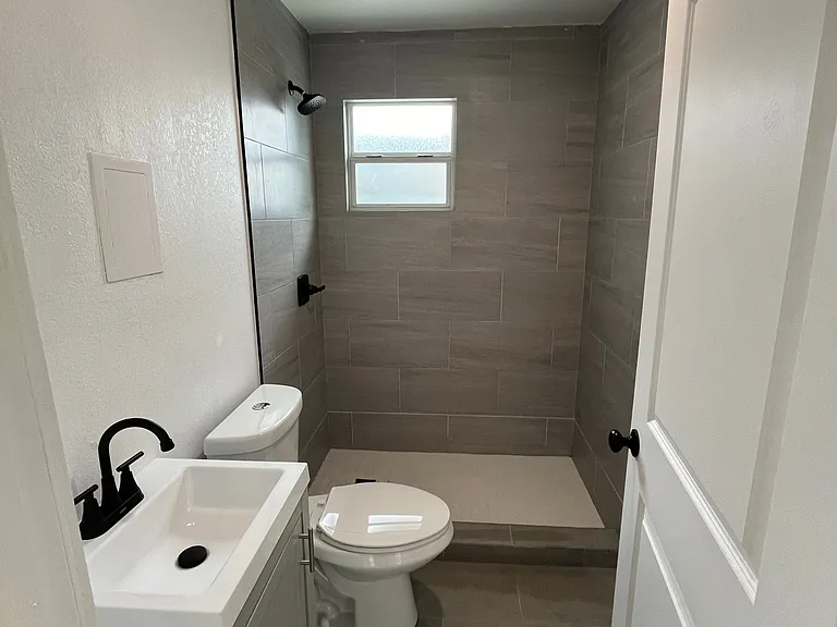 2785 NW 29th St #1 — Photo 8