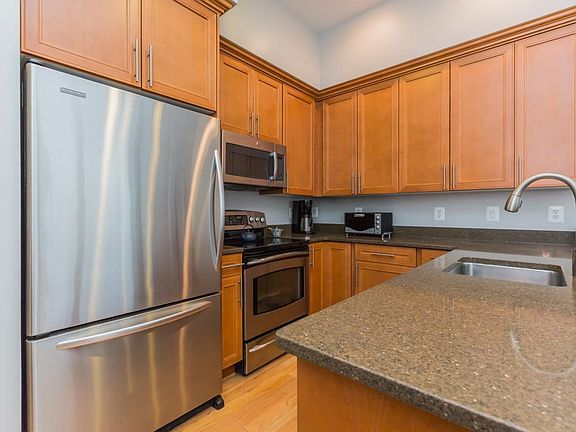 Kitchen: granite counter tops, stainless steel appliances