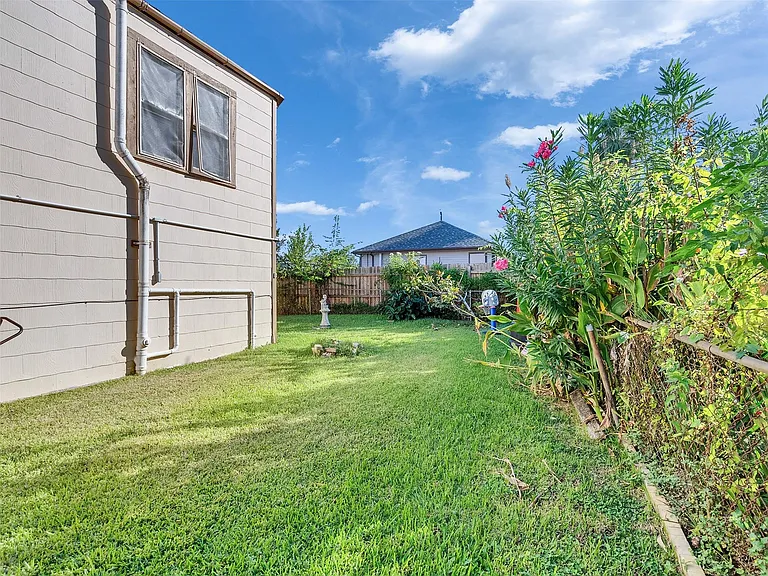 5019 Avenue M 1/2 — Photo 34
